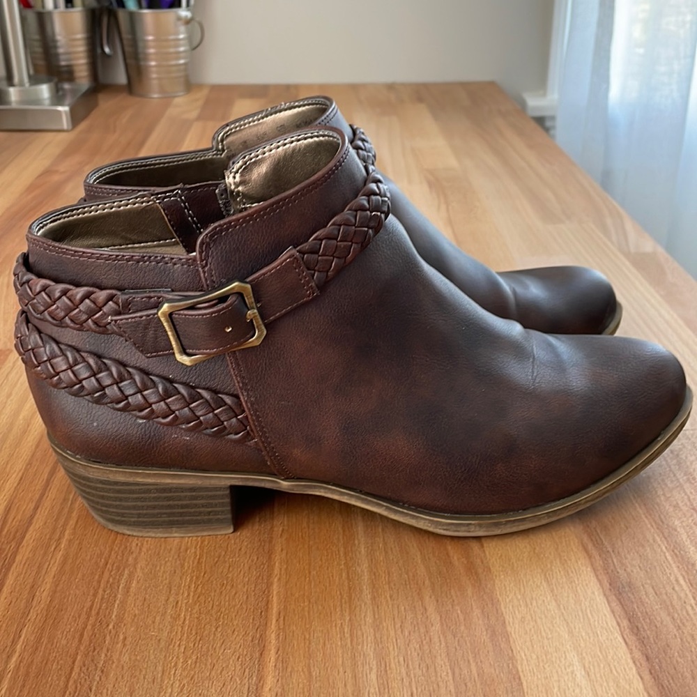 life stride booties 9 WIDE